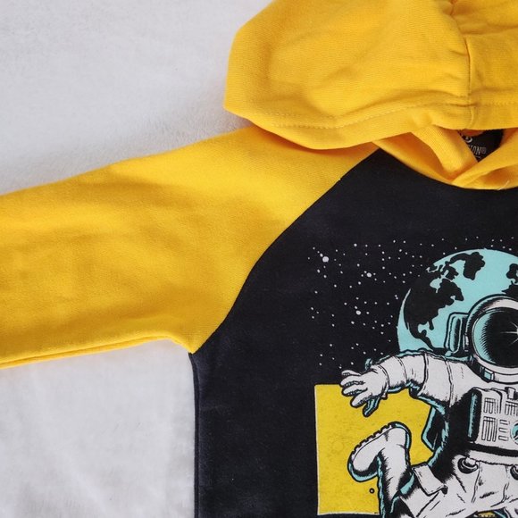 NWT OT Revolution Boys Astronaut Soccer Hoodie Yellow Black Space Fleece Size 4 - Picture 4 of 13